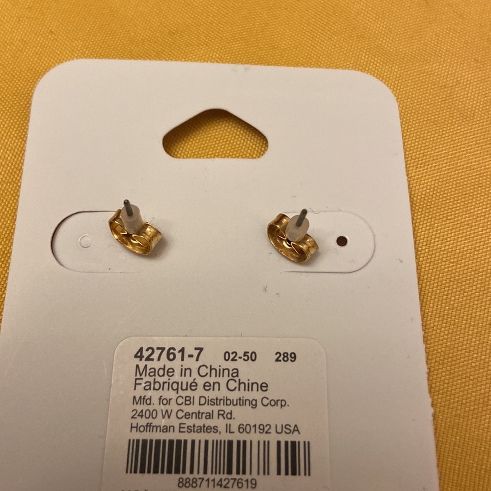 Claire’s women’s leopard heart shaped leopard print earrings NWT 🤩 - Picture 5 of 5